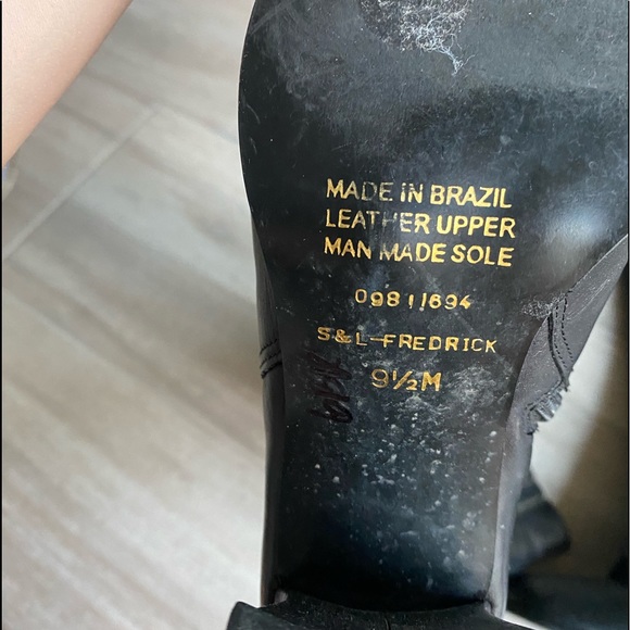 Vintage knee-high square toed black leather boots with a chunky heel - Picture 2 of 6